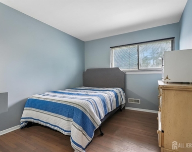 12 Woodland Road - Photo Thumbnail 12