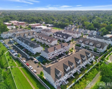 306 Dickson Court - Photo Thumbnail 19