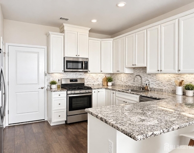 306 Dickson Court - Photo Thumbnail 5