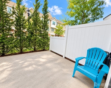 306 Dickson Court - Photo Thumbnail 18