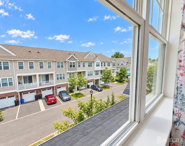 306 Dickson Court - Photo Thumbnail 16