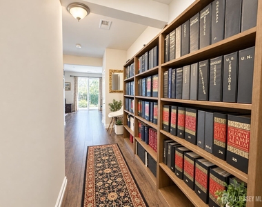 306 Dickson Court - Photo Thumbnail 6