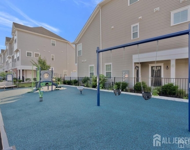 306 Dickson Court - Photo Thumbnail 21