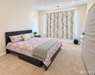 306 Dickson Court - Photo Thumbnail 10