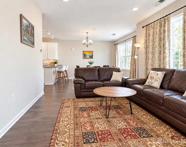 306 Dickson Court - Photo Thumbnail 2