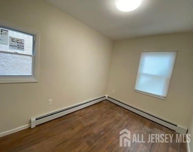 310 Somerset Street - Photo Thumbnail 8