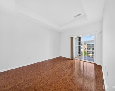 645 Doral Court - Photo Thumbnail 9