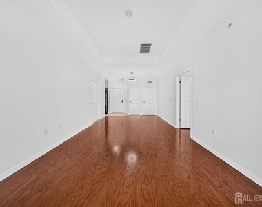 645 Doral Court - Photo Thumbnail 7