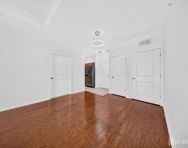 645 Doral Court - Photo Thumbnail 8
