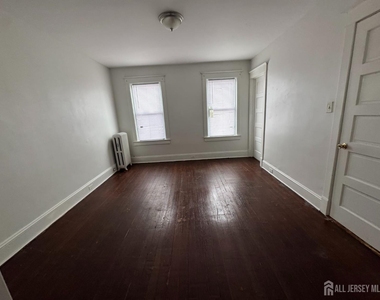 7 Maple Street - Photo Thumbnail 6