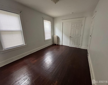 7 Maple Street - Photo Thumbnail 5