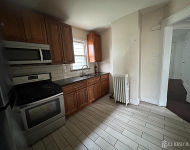 7 Maple Street - Photo Thumbnail 3