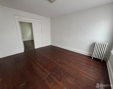 7 Maple Street - Photo Thumbnail 7