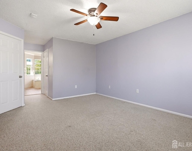 50 Glen Oaks Court - Photo Thumbnail 10