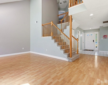 50 Glen Oaks Court - Photo Thumbnail 2