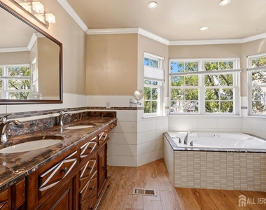 50 Glen Oaks Court - Photo Thumbnail 13