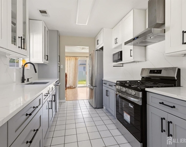 50 Glen Oaks Court - Photo Thumbnail 7