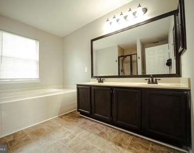 5702 Cambridge Drive - Photo Thumbnail 4