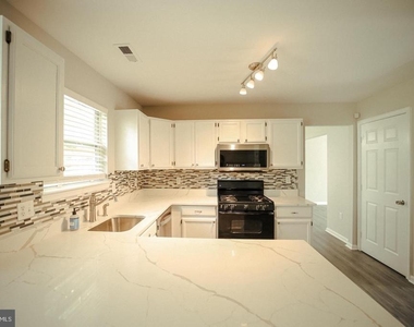 5702 Cambridge Drive - Photo Thumbnail 14