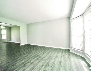5702 Cambridge Drive - Photo Thumbnail 10
