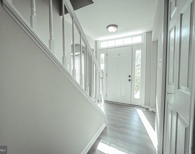 5702 Cambridge Drive - Photo Thumbnail 6