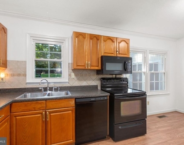 206 Hampton Drive - Photo Thumbnail 12
