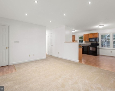 206 Hampton Drive - Photo Thumbnail 10