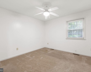 206 Hampton Drive - Photo Thumbnail 22