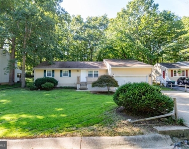 206 Hampton Drive - Photo Thumbnail 2