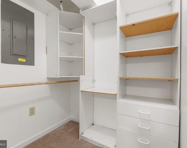 206 Hampton Drive - Photo Thumbnail 24