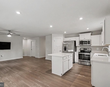 8914 Penrith Drive - Photo Thumbnail 4