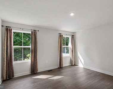 8914 Penrith Drive - Photo Thumbnail 9