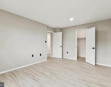 12751 Dara Drive - Photo Thumbnail 8