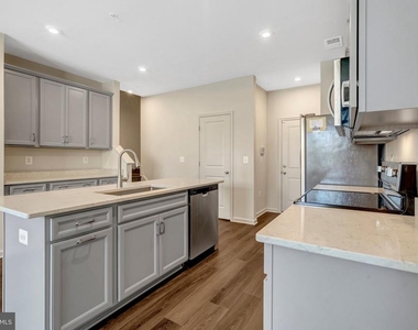 2508 Neabsco Common Place - Photo Thumbnail 6