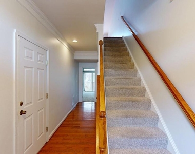 502 Legrace Terrace Ne - Photo Thumbnail 1
