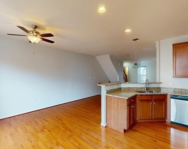 502 Legrace Terrace Ne - Photo Thumbnail 6