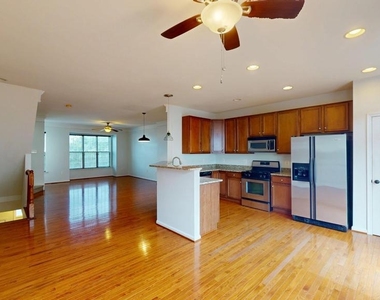 502 Legrace Terrace Ne - Photo Thumbnail 5
