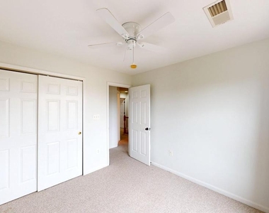 502 Legrace Terrace Ne - Photo Thumbnail 21