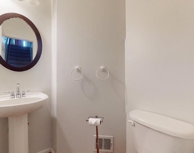 502 Legrace Terrace Ne - Photo Thumbnail 13
