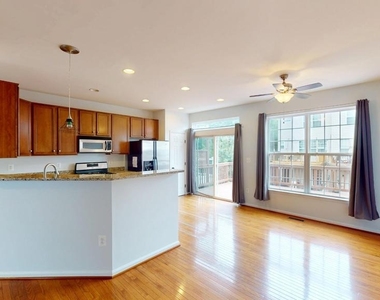 502 Legrace Terrace Ne - Photo Thumbnail 9