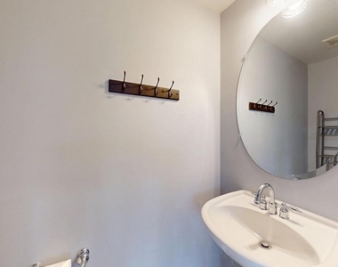 502 Legrace Terrace Ne - Photo Thumbnail 4