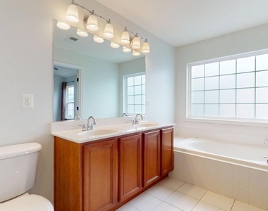 502 Legrace Terrace Ne - Photo Thumbnail 17