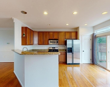 502 Legrace Terrace Ne - Photo Thumbnail 8