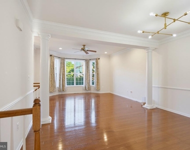 43248 Mitcham Square - Photo Thumbnail 1