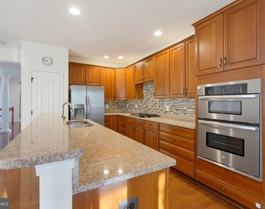 43248 Mitcham Square - Photo Thumbnail 2