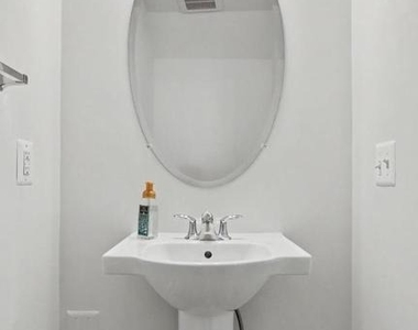43595 Farringdon Square - Photo Thumbnail 11