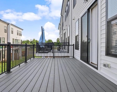 43595 Farringdon Square - Photo Thumbnail 36