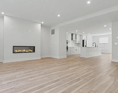 43595 Farringdon Square - Photo Thumbnail 19