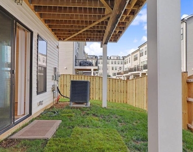 43595 Farringdon Square - Photo Thumbnail 58