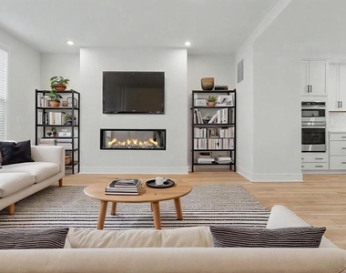 43595 Farringdon Square - Photo Thumbnail 5